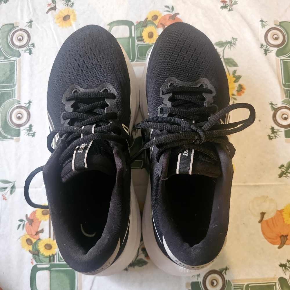 Asics Black and White Women's Athletic Running Shoes - Picture 2 of 8